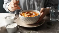 Den här kryddan ska du inte ha i soppan – den förstör smaken, men många använder den ändå