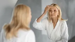 7 dagliga vanor som påskyndar ditt åldrande – se om du har dem