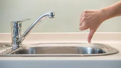 Glöm kromdetaljerna: det här trendmaterialet tar över 2026 med elegans och stil