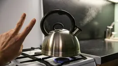 Koka om vatten i vattenkokaren: risk eller helt ofarlig köksvana?